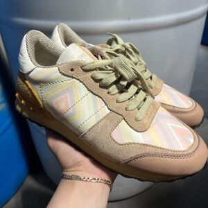 Valentino Garavani Rockstud Sneakers Pastel Print Women’s Size 37 (US 6-6.5)